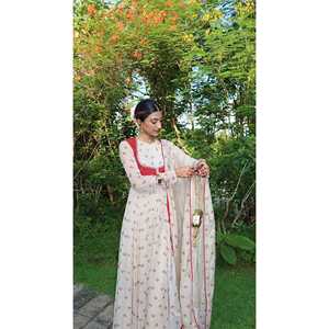 Vestido de Fiesta Elegante de Diseño Indio y Pakistaní con Koti y Dupatta - Product Image 4