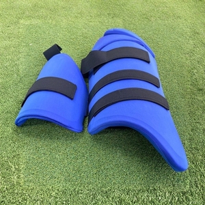 Protections de cuisse de cricket légères avec une forte résistance aux chocs, design confortable, ajustable et sécurisé - Product Image 4