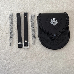 Pochette écossaise Sporran en cuir véritable noir de qualité supérieure, motif de tournesol celtique gaufré, bord tressé, sangle à chaîne, traditionnelle - Product Image 3