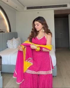 Conjunto de Kurta y Palazzo de Georgette Rosa con Estampado Digital y Trabajo de Espejo Real, con Dupatta, Traje para Bodas y Fiestas Indias para Mujer - Product Image 2