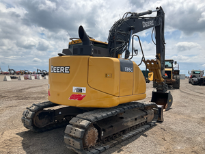 Excavatrice sur chenilles 135G LC 2017, conçue pour des travaux de terrassement et d'excavation efficaces - Product Image 4