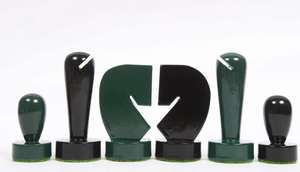 Meilleur prix pour l'ensemble d'échecs de la série Berliner, pièces en bois noires et blanches, roi de 3,7 cm, à prix avantageux - Product Image 3