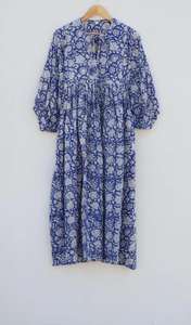 Vestido midi de algodón estampado a mano |   Vestido bohemio con cuello profundo - Product Image 3