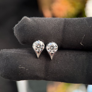 Pendientes de Diamantes Redondos de 1.50 ct Cada Uno, 2 Piezas, Certificados por IGI, Oro Blanco de 14K, Joyería Fina - Product Image 2
