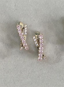 Pendientes de aro de oro amarillo de 14 quilates con esmeralda natural y diamantes naturales para ocasiones de boda y fiesta. - Product Image 6