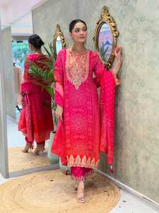 Salwar Kameez ethnique indien pakistanais en Chinon pur, avec broderie lourde, travail de codage, de Dori et de sequins, élégant, pour la plage, séchage rapide, festif - Product Image 1