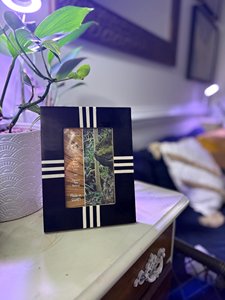 Cadre photo en résine noir avec bande blanche, fabriqué à la main, cadre photo de luxe pour table, pour la décoration intérieure et l'aménagement de la maison - Product Image 6