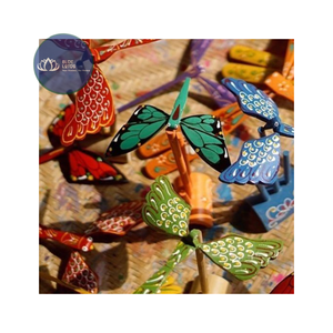 Juguete de equilibrio de libélula de bambú vietnamita DISPONIBLE – Adorno de mesa y recuerdo únicos - Product Image 1