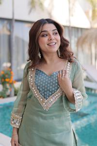 Silk <b>Salwar</b> <b>Kameez</b> Set with Mirror Work Traditional Regular Fit Knee-Length Elegant Casual Wedding Wear India Pakistan Style - Product Image 2