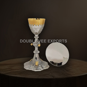 Cáliz y Patena de Latón Macizo con Adornos |   Juego de Comunión Decorativo – DOUBLE VEE EXPORTS - Product Image 2