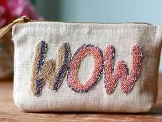 Pochette à monnaie décorative brodée de perles avec un travail artisanal détaillé et un rangement polyvalent pour tous les jours - Product Image 4