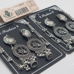 Pendientes tradicionales con motivo de pavo real plateado, diseño de bailarina ornamentado, colgante circular y cadenas colgantes con dije de campana, estilo étnico. - Product Image 3