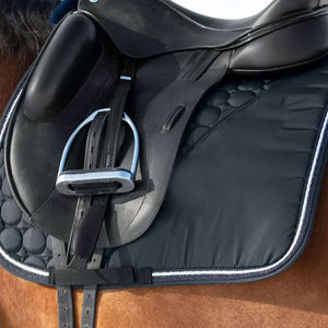 Tapis de selle western en satin le plus vendu pour le saut d'obstacles |   Mousse respirante de haute qualité, couleur unie, fabriquée au Pakistan - Product Image 1