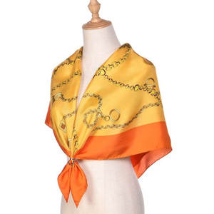 Écharpe en soie d'inspiration vintage pour femmes, écharpe carrée en soie à finition brillante pour femmes, écharpe hijab en soie douce au toucher pour femmes - Product Image 1