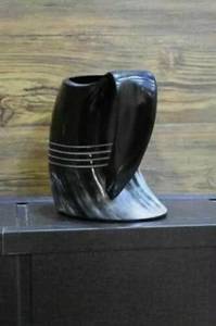 Mug en corne artisanal d'inspiration viking, poli à la main, avec couvercle et bouchon de paille pour café et shots - Product Image 2