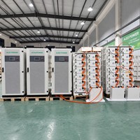 Armoire de stockage d'énergie à batterie lithium-ion BESS hors réseau à refroidissement liquide 261 kWh 100 kW 125 kW pour usage commercial et industriel
