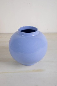 Vase en céramique bleu ciel élégant avec une silhouette minimaliste haute, finition brillante et accent décoratif pour un style d'intérieur moderne - Product Image 6