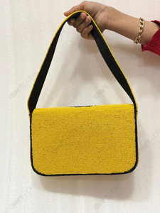Pochette de soirée OEM en forme de tête de chien, perlée à la main, avec doublure en satin, pour marque privée, vente en gros et exportation - Product Image 5