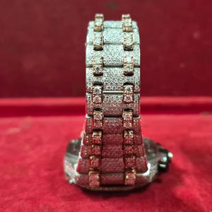 Collier de luxe en moissanite bicolore en forme de crâne, style hip-hop, avec diamants Moissanite MF Jewels et montre étanche 3 ATM - Product Image 1