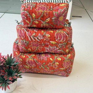 Handmade Quilted Cotton Cosmetic Organizer Floral Pattern Bohemian Style Multi-Function Travel Toiletry Bag <b>Medium</b> Capacity - Product Image 3