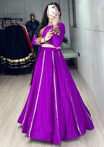 Ensemble Lehenga Choli pour femme en rayonne et coton violet, avec broderies et travail de miroirs Gamthi, longueur ras du sol, séchage rapide, vêtement traditionnel indien - Product Image 5