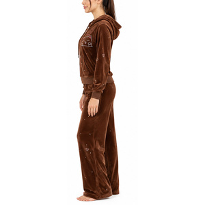 Conjunto Deportivo de Terciopelo para Mujer, Chaqueta con Capucha y Detalle Decorativo en el Pecho, Pantalones Anchos, Ropa de Salón Afelpada, Fabricante Personalizado al por Mayor - Product Image 3