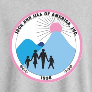เสื้อยืดคอกลมแขนสั้นสีเทา ลายกราฟิก พร้อมปักโลโก้รูปตราสัญลักษณ์แจ็คแอนด์จิลที่อก และลายกราฟิกขนาดใหญ่ด้านหลัง สไตล์ลำลอง - Product Image 4