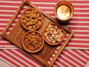 Bandeja Rectangular de Madera de Acacia Gravitas de Vesta Homes para Servir en Casa/Cocina/Restaurante/Oficina/Comedor | - Product Image 4