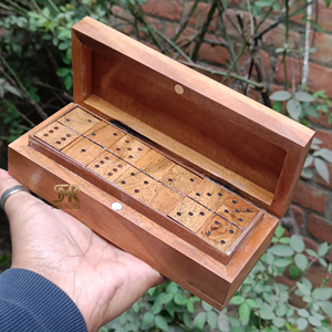 Jeu de dominos classique en bois écologique avec étui de rangement compact – Artisanat naturel, jeu de stratégie moderne pour la famille en intérieur - Product Image 1