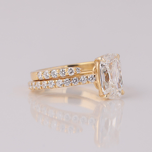 Anillo de Compromiso de Lujo con Diamante Cultivado en Laboratorio de 4 Quilates con Corte Cojín, Oro Amarillo de 14K, Anillo de Boda a Juego, Certificado IGI - Product Image 2