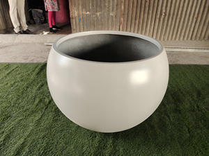 กระถางต้นไม้ทรงกลม ไฟเบอร์กลาส น้ำหนักเบา ทนทาน ดีไซน์ทันสมัย คลาสสิก สำหรับแขวน ตกแต่งบ้าน ใช้ภายนอกอาคาร ผลิตโดย KNT Creations รุ่น Maharashtra - Product Image 5