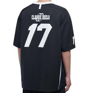 Camisetas deportivas de fútbol personalizadas de alta calidad, con cuello en V, extragrandes, estilo boxy, para hombre, sublimadas a medida. - Product Image 5