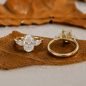 Anillo de Compromiso con Diamante Cultivado en Laboratorio de Corte Cojín de 2 Quilates y Tres Piedras, Oro Sólido de 14K, Certificado IGI, Regalo de Lujo para Boda y Aniversario - Product Image 1
