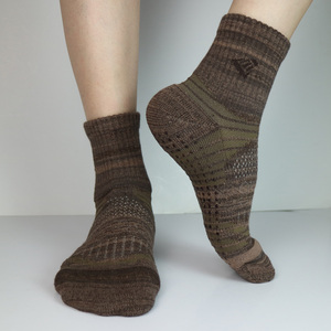 Calcetines deportivos antideslizantes, transpirables, absorbentes del sudor, acolchados, para bádminton, tenis y entrenamiento en interiores - Product Image 2