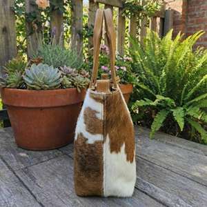 Sac fourre-tout portable de luxe en cuir de vachette véritable avec poils, broderie et fermeture éclair, idéal pour l'automne et l'été, sac à bandoulière tendance pour femme LHTB-0140 - Product Image 4