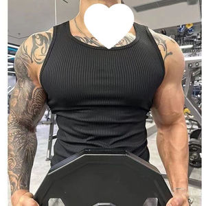 Camiseta sin mangas de punto acanalado azul claro para hombre, cuello redondo, color liso, transpirable, informal, con logo frontal, para entrenamiento y gimnasio - Product Image 2