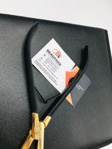 Venta al por mayor de alicates de extensión de pelo de acero inoxidable de alta calidad con cinta de Oro Negro conveniente embalaje sostenible en una bolsa - Product Image 4