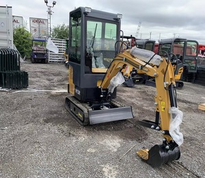 Excavadora de cadenas usada y duradera de 3000 kg con estación de operador de alta visibilidad y cuchilla frontal para trabajos en terrenos urbanos - Product Image 1
