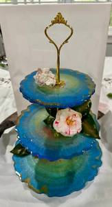 Support à gâteau moderne en résine écologique fait main, 2 pièces, multi-couches, avec assiettes dégradées bleues et fleurs décoratives – Qualité supérieure - Product Image 4