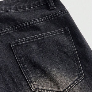 Shorts en jean délavé personnalisés avec strass et motifs graphiques, style streetwear décontracté avec poches obliques, pour unisexe - Product Image 5