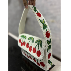 Magnifique sac à bandoulière brodé traditionnel pour femmes, orné de perles, avec un artisanat complexe et un design élégant. - Product Image 2