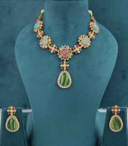 Collar de calidad premium con hermosos aretes, diseño ligero y único, estilo minimalista, se adapta tanto a la ropa étnica como a la occidental. - Product Image 3