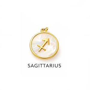 Collar con colgante redondo de nácar del zodiaco Leo chapado en oro – Joyería artesanal con amuleto astrológico para mujer - Product Image 2