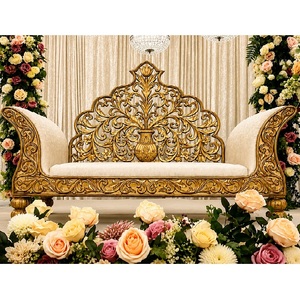 Sofá tallado con respaldo pesado para escenario de boda Impresionante sofá de boda para novia y novio Sofá tallado con respaldo pesado para escenario de boda - Product Image 1