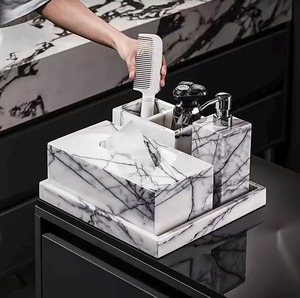 Ensemble d'accessoires de salle de bain écologiques en résine faits à la main, quatre pièces, distributeur de savon - Product Image 2
