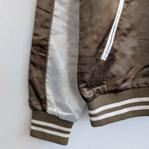 Colección de Moda Urbana Contemporánea, Chaqueta Sukajan con Tela Satinada de Alta Calidad y Bordados Detallados para un Estilo Diario - Product Image 5