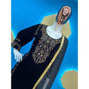 SÉQUENCE DE VELOURS ATTRACTIVE DE BRODERIE HAUT BAS AVEC DUPATTA NOIR - Product Image 3