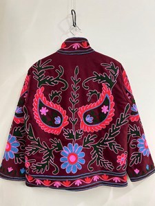 Chaqueta Unisex de Otoño Tejida a Mano en Terciopelo Marrón con Bordado Floral Vibrante Suzani Tradicional de Rajastán - Product Image 2