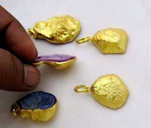 Pendentif en agate druse géode, entièrement recouvert d'or 24 carats électroplaqué sur le côté arrière - Product Image 2