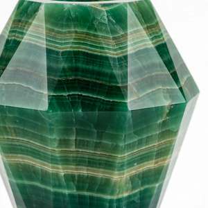 Jarrón de Piedra Ónix Verde, Tallado Geométrico Facetado, Decorativo, con Corte Angular Tipo Joya, Hecho a Mano, Pieza Decorativa Botánica de Piedra Facetada - Product Image 4